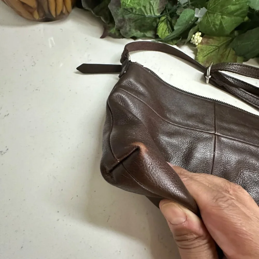 Fossil Brown Leather Crossbody Bag With Front Zip Pocket & Adjustable Strap - Picture 10 of 12